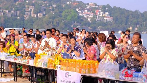 Пока сотрудники отелей Пхукета праздновали Сонгкран, правительство повысило им минимальную зарлпту до 400 бат в день. Фото: PR Patong