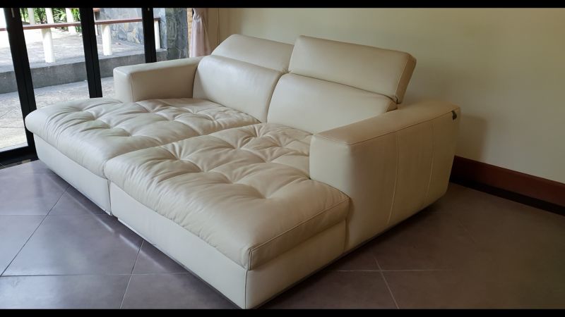 Двухсоставной кожаный диван люксового класса