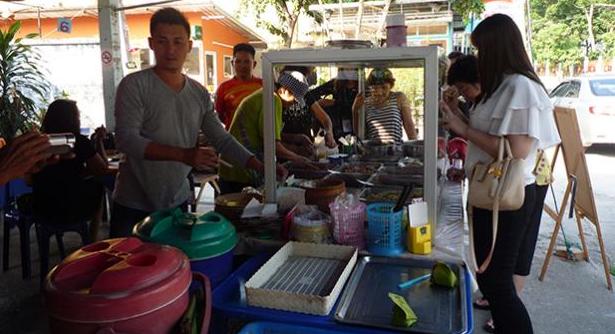 Журналисты нашли в Таиланде карри с рисом за 10 бат