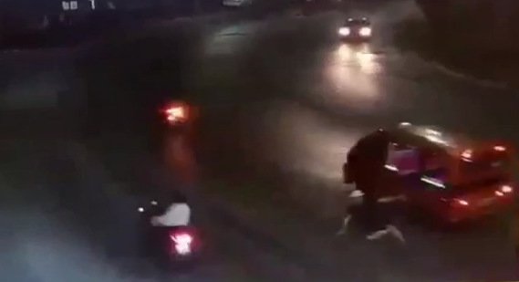 Турист на ходу выпал из тук-тука в Кату