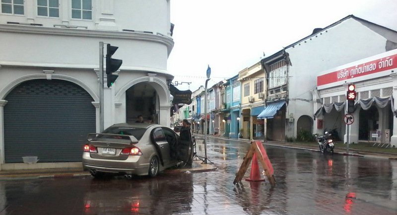 Водитель погиб в аварии на Thalang Rd. в Старом городе