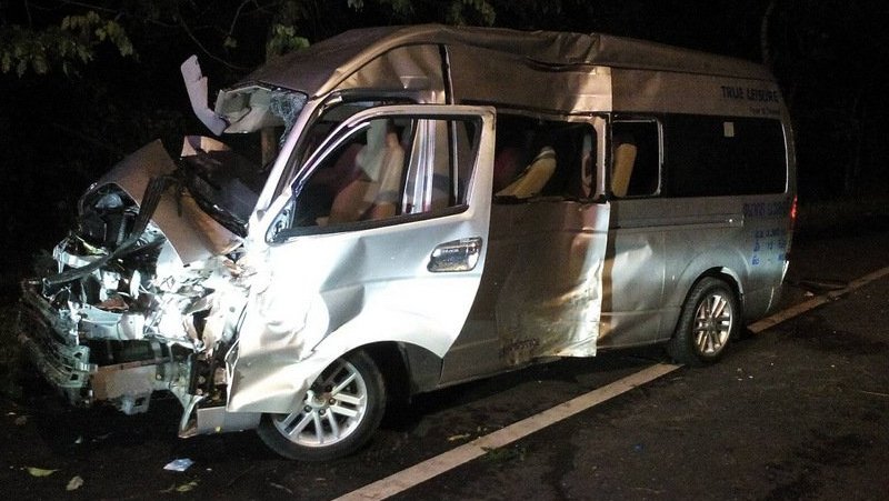 Двое туристов пострадали в аварии по пути в аэропорт Пхукета