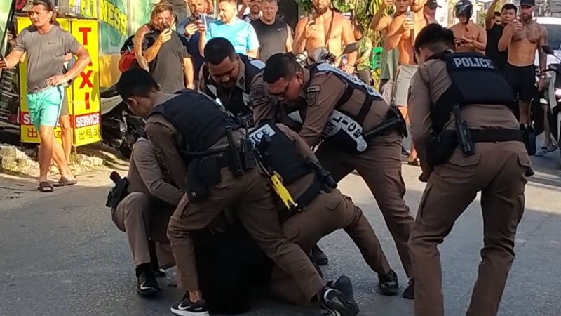 Иностранца с ножом задержали на улице муай тай в Чалонге