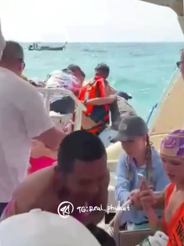 Катер с россиянами и украинцами подобрал китайских туристов с перевернувшегося в море лонгтейла. Фото: Реальный Пхукет / Real_Phuket Telegram