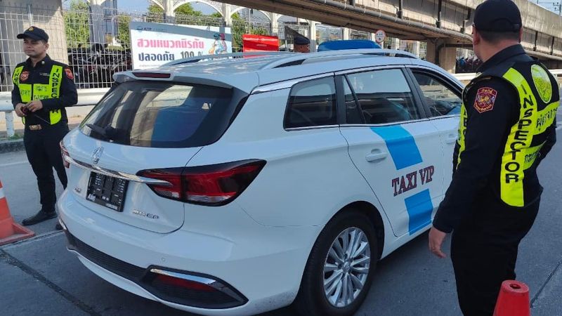 Новую облаву на нелегальных таксистов устроили в аэропорту Пхукета