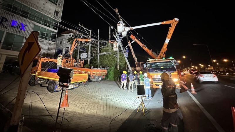 Врезавшийся в столб водитель обесточил часть шоссе Bypass Road