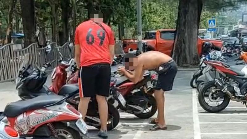Двое иностранцев арестованы за самовольное снятие блокировки со скутера на Пхукете. Фото: Patong Police