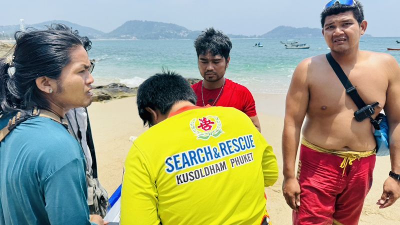Молодой мужчина утонул во время купания на пляже Калим днем 5 мая. Фото: Иккапоп Тхонгтуб и Patong Police Station