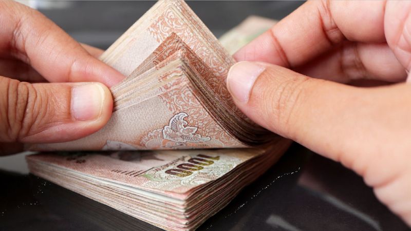 Рекордное укрепление бата грозит ударить по туризму