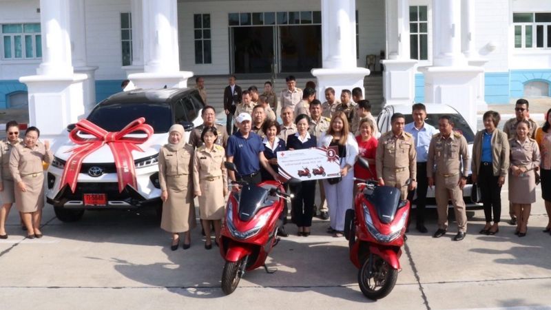 Победители лотереи Красного Креста забрали свои призы