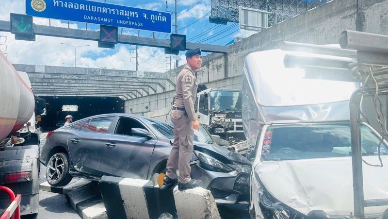 При аварии в тоннеле на Пхукете повреждены 15 автомобилей
