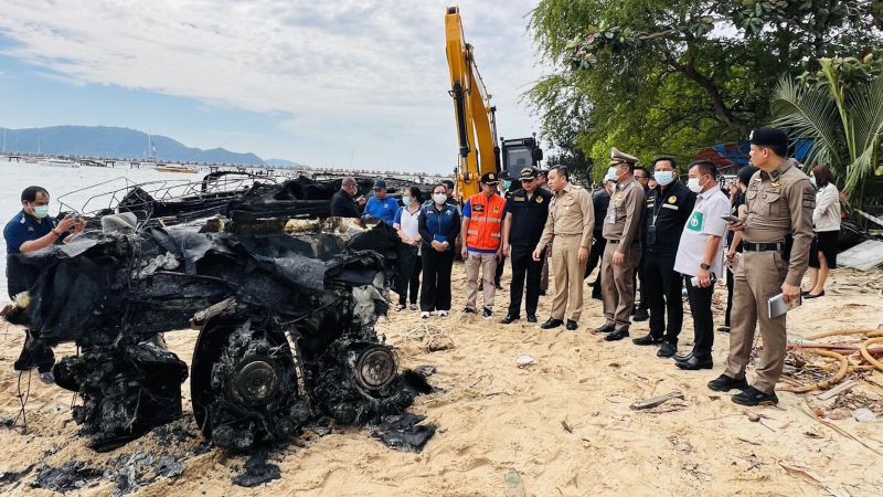 Катера 13 экскурсионных операторов сгорели в бухте Чалонг-Бэй