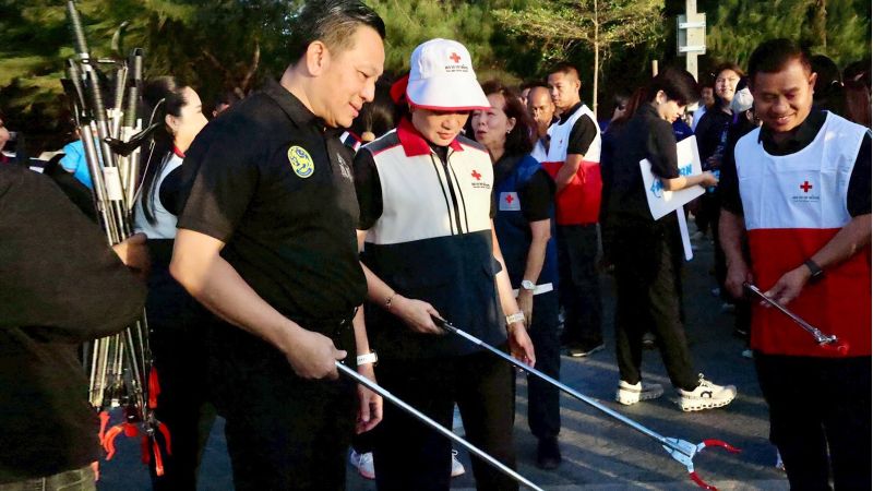 Губернатор дал старт эко-кампании Phuket Go Clean Go Green